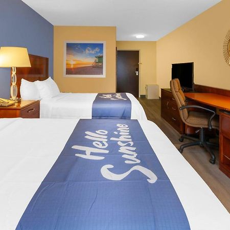 Days Inn By Wyndham Milan Sandusky South Exterior photo